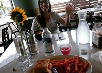 Mindful Nutrition: Eating for Mental Clarity and Emotional Well-being