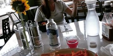 Mindful Nutrition: Eating for Mental Clarity and Emotional Well-being